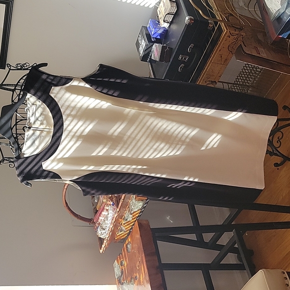 Dress - Picture 1 of 3